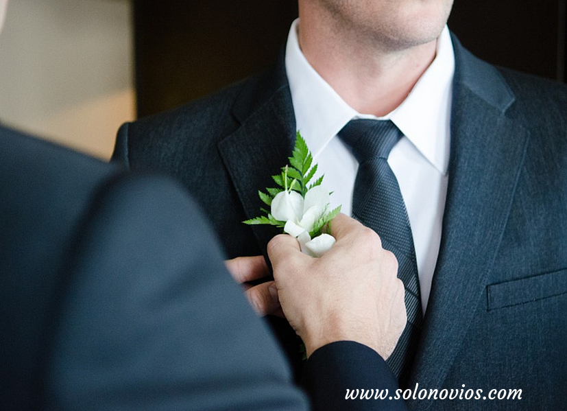 Detalle traje de novio